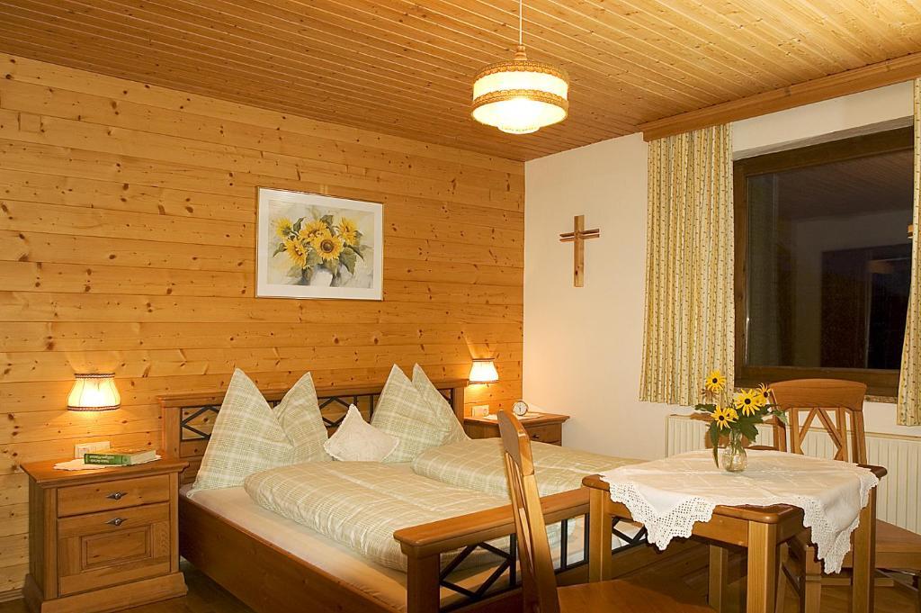 Kinder-Bauernhof Ederbauer Флахау Номер фото